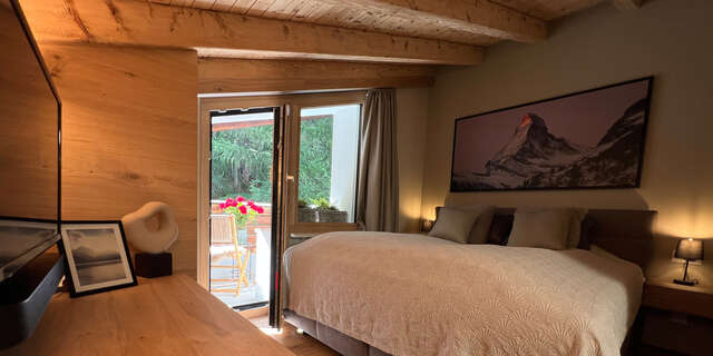 Masterbedroom mit Balkon + Boxspring-Bett 2 x 90 cm x 200 cm